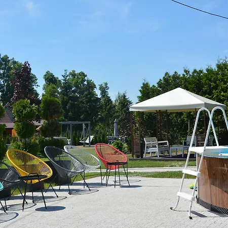 Magnolia - I Sprzet Do Polawiania Bursztynu -wodery, Podbieraki, Latarki Uv - Zabaw- Rowery - Kawa Z Ekspresu