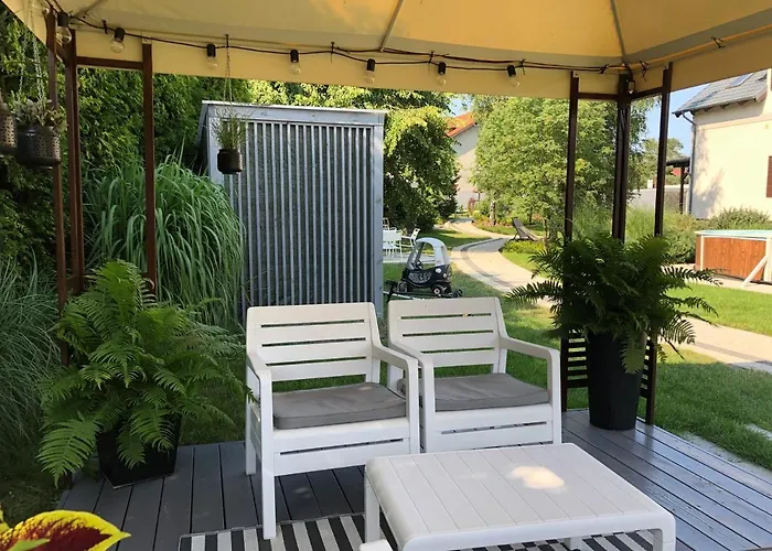 Magnolia - I Sprzet Do Polawiania Bursztynu -wodery, Podbieraki, Latarki Uv - Zabaw- Rowery - Kawa Z Ekspresu Feriegård Jantar