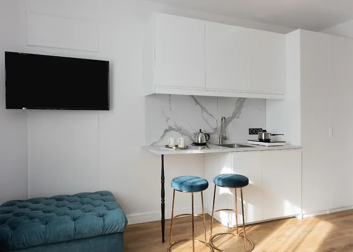 Magnolia - I Sprzet Do Polawiania Bursztynu -wodery, Podbieraki, Latarki Uv - Zabaw- Rowery - Kawa Z Ekspresu Feriegård