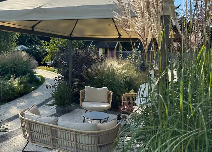 Magnolia - I Sprzet Do Polawiania Bursztynu -wodery, Podbieraki, Latarki Uv - Zabaw- Rowery - Kawa Z Ekspresu Feriegård