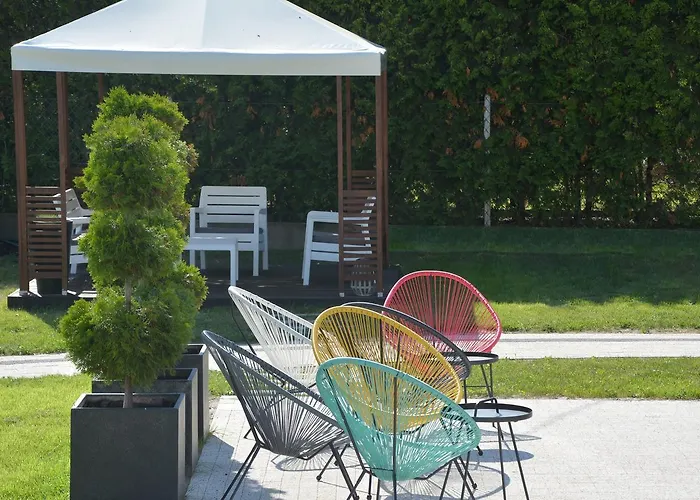 Magnolia - I Sprzet Do Polawiania Bursztynu -wodery, Podbieraki, Latarki Uv - Zabaw- Rowery - Kawa Z Ekspresu Feriegård Jantar